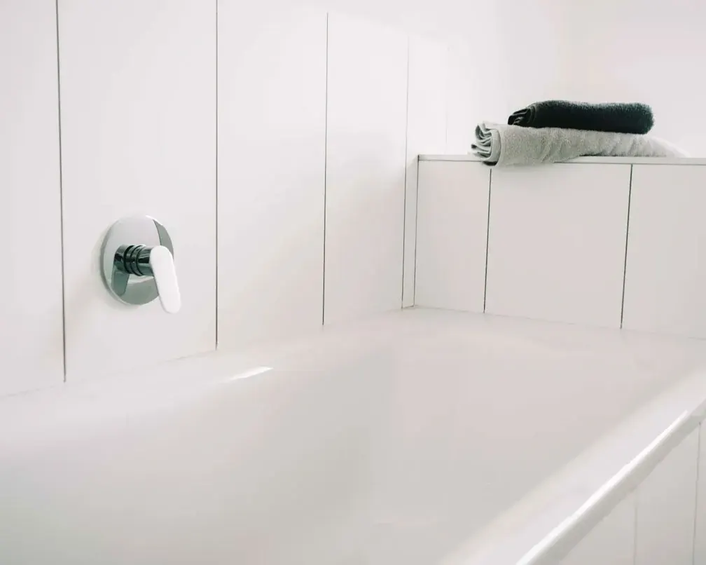Modern bathroom featuring smart design elements from the Onex Collection.