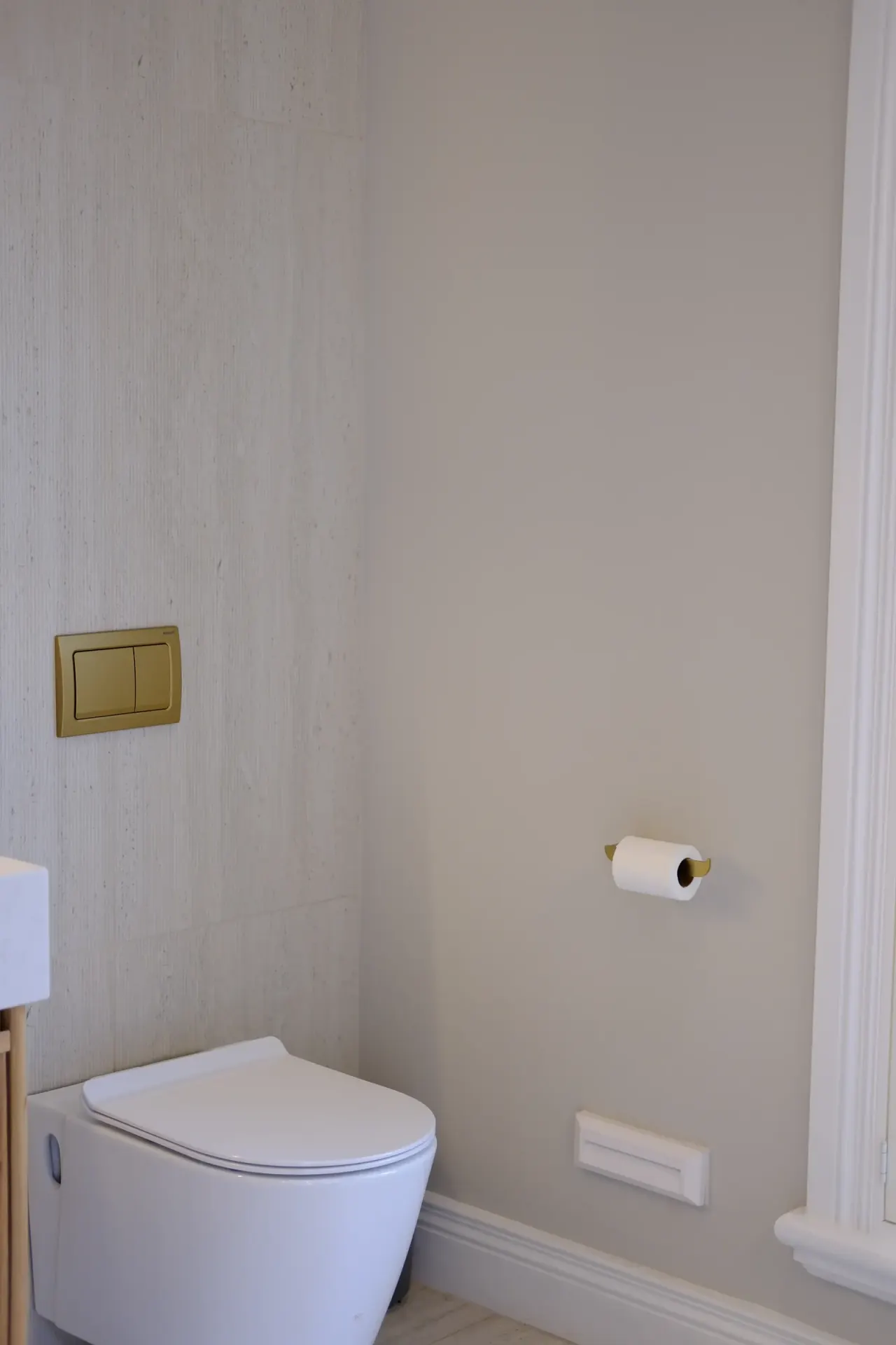 Luxury Avilo bathroom accessory toilet roll holder