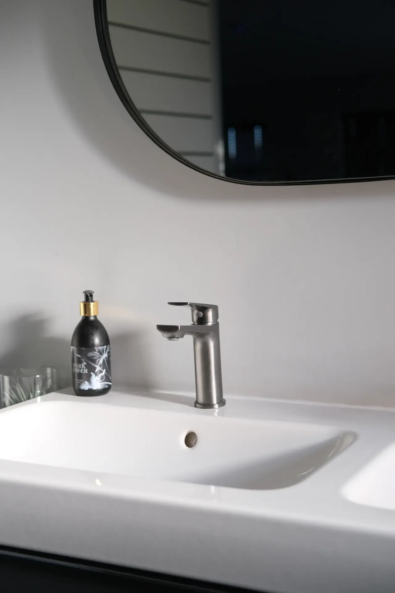 Luxury Vita basin mixer graphite