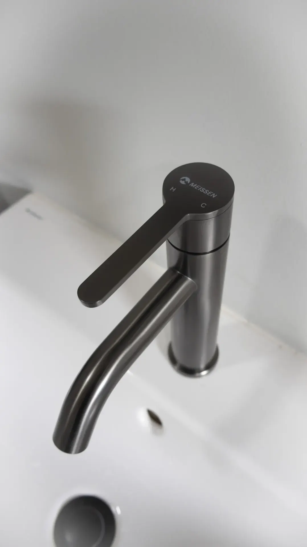 Attivo graphite basin mixer